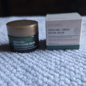 Biossance Squalane + Omega Repair Cream - Green and White